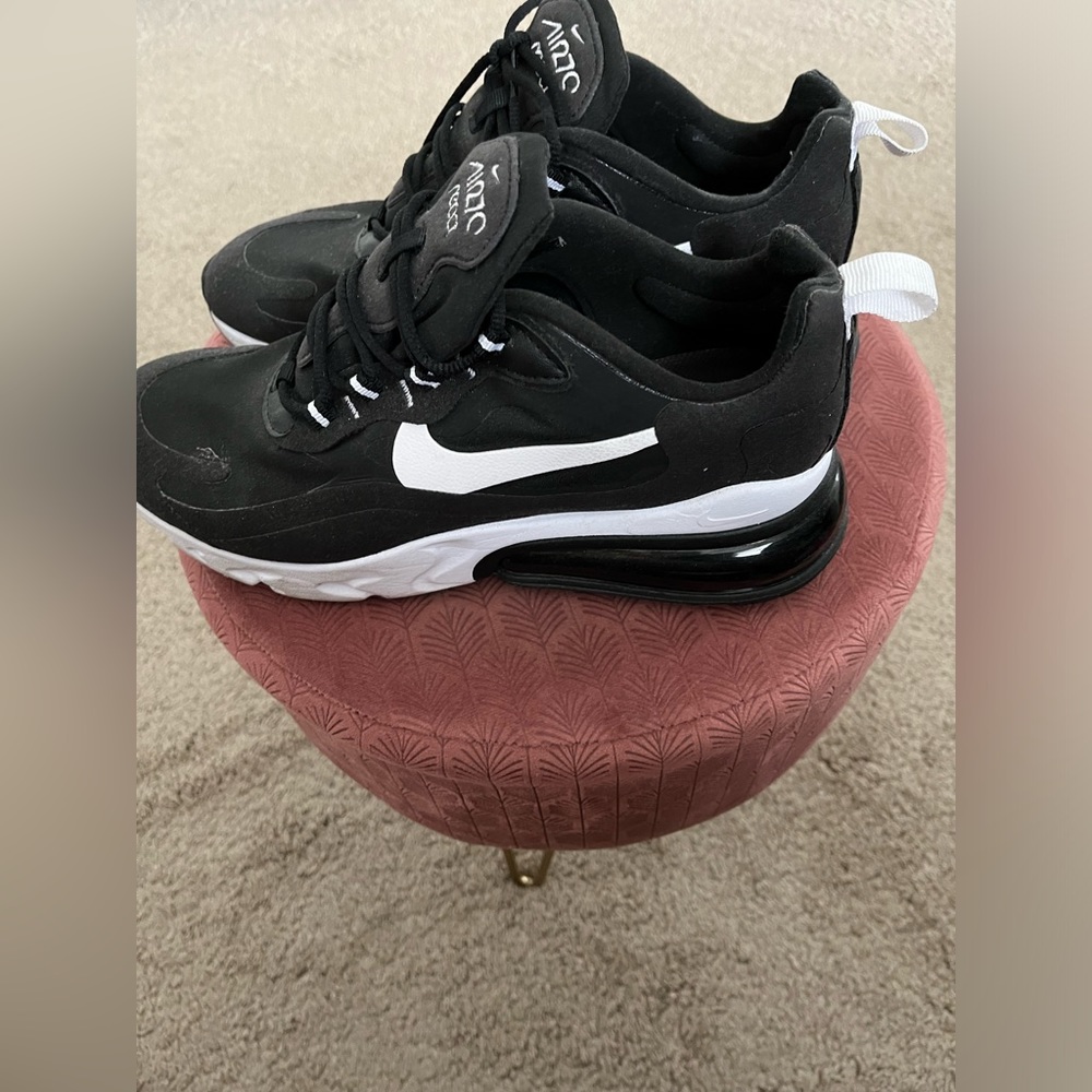 Nike - Picture 2 of 5